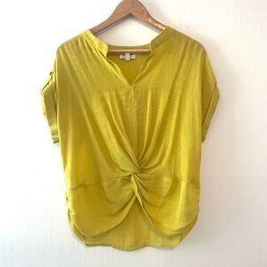 Lemon‎ Twist Front Blouse